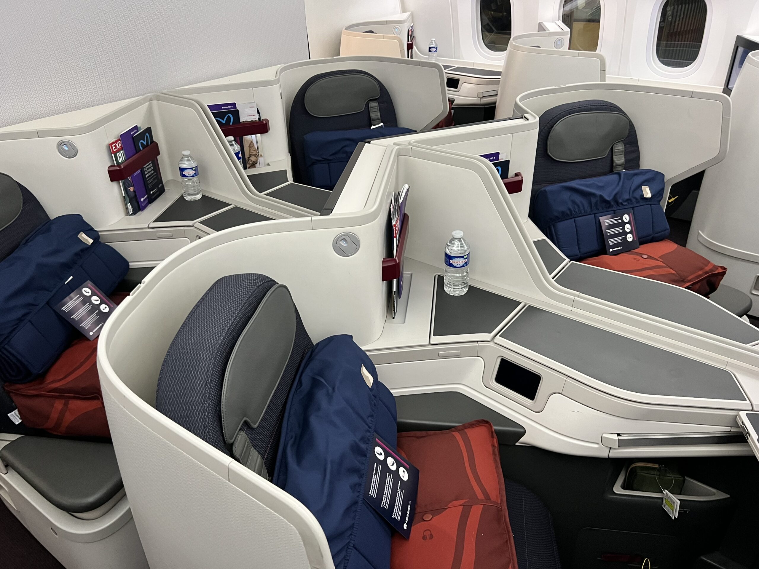Aeromexico Boeing 787 business class cabin with lie-flat seats